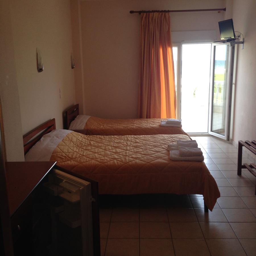 Hotel Akrogiali Korinós Esterno foto