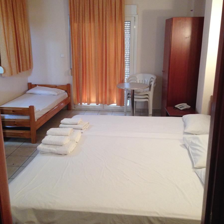 Hotel Akrogiali Korinós Esterno foto