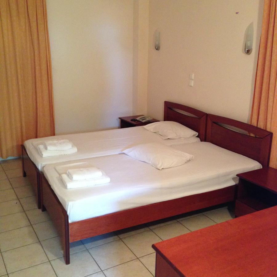 Hotel Akrogiali Korinós Esterno foto