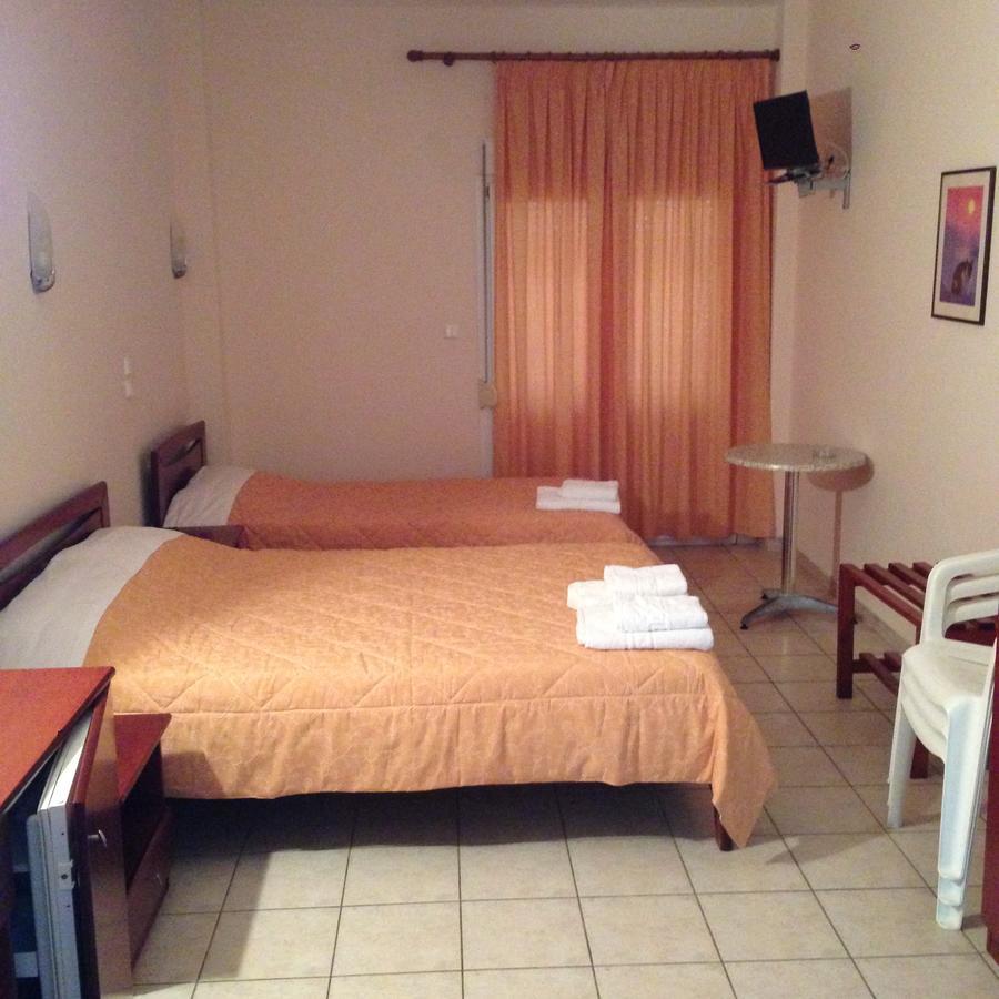 Hotel Akrogiali Korinós Esterno foto