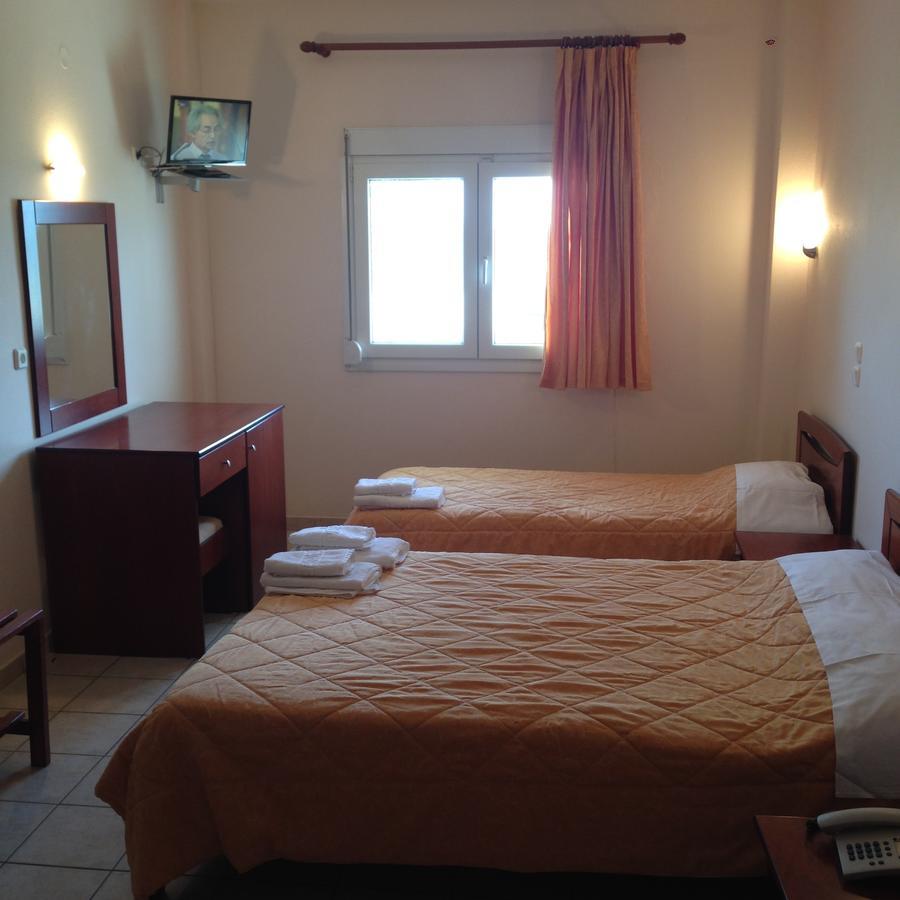 Hotel Akrogiali Korinós Esterno foto