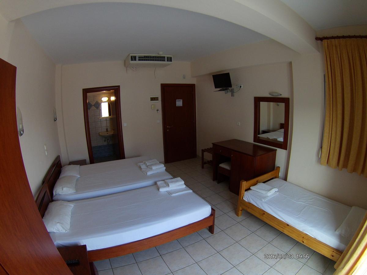 Hotel Akrogiali Korinós Esterno foto