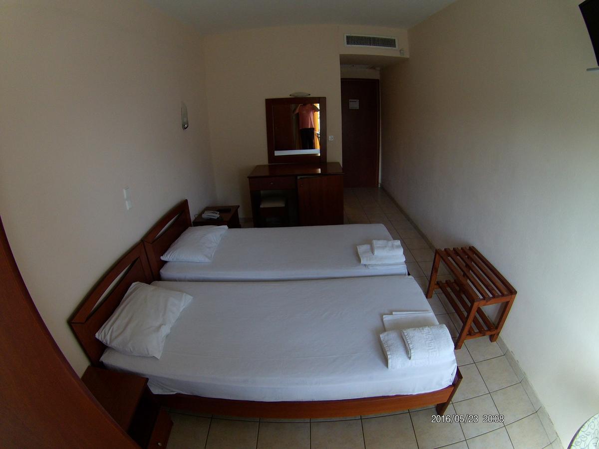 Hotel Akrogiali Korinós Esterno foto