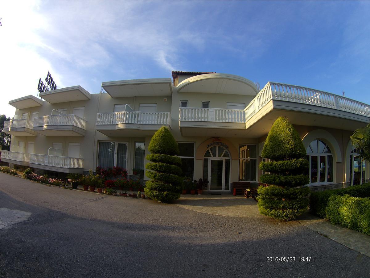 Hotel Akrogiali Korinós Esterno foto