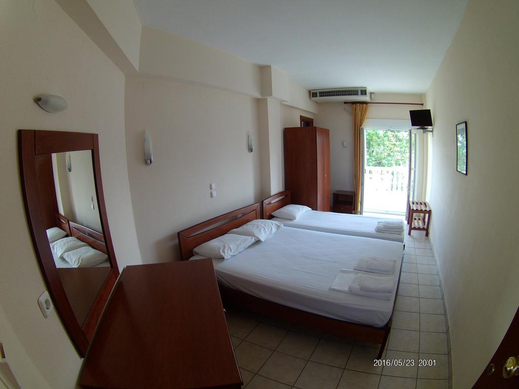Hotel Akrogiali Korinós Esterno foto