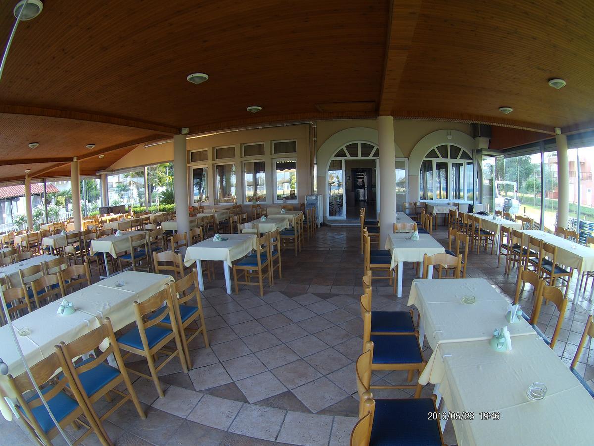 Hotel Akrogiali Korinós Esterno foto