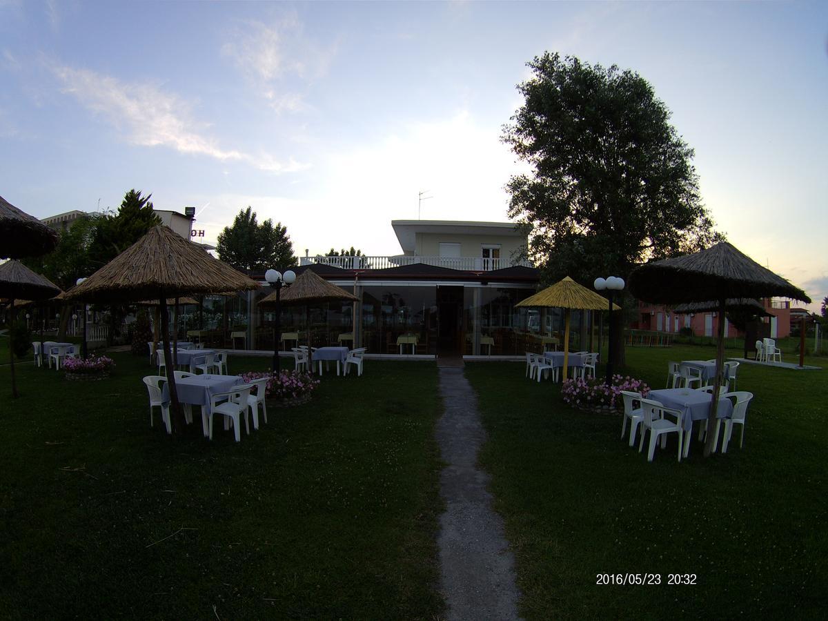 Hotel Akrogiali Korinós Esterno foto