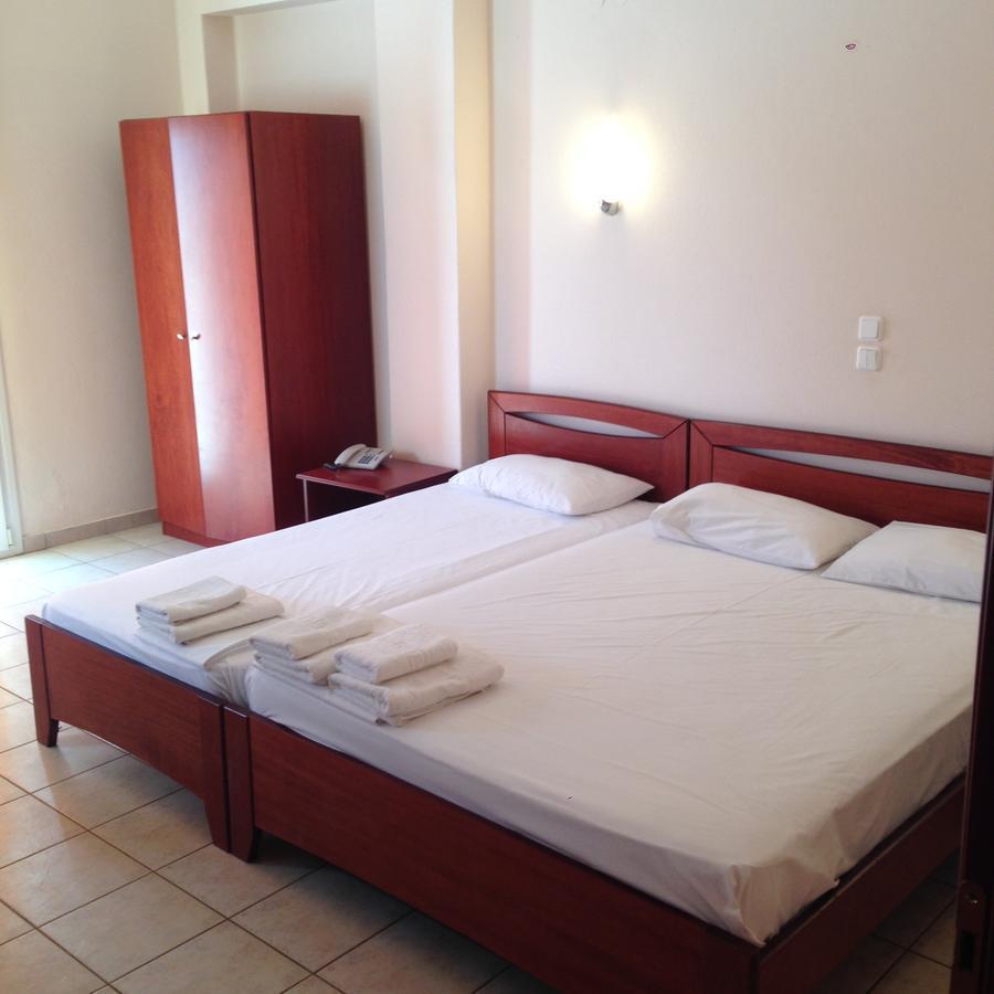 Hotel Akrogiali Korinós Esterno foto