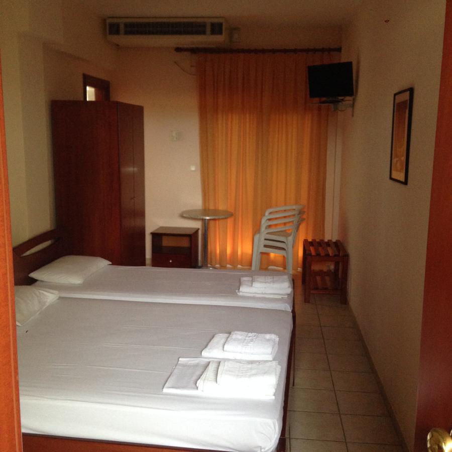 Hotel Akrogiali Korinós Esterno foto