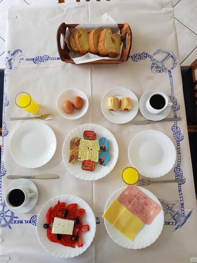 Hotel Akrogiali Korinós Esterno foto