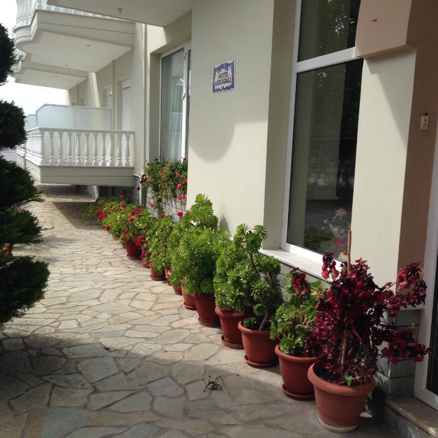 Hotel Akrogiali Korinós Esterno foto